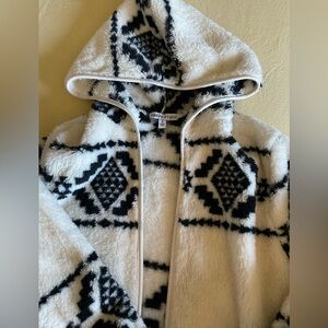 Max Studio Kids Hooded Puffer Jacket - Black and White.  it has pockets on the s